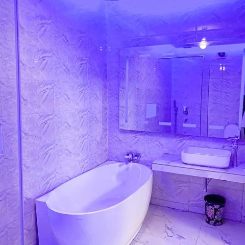 Un baño de Top View Hotel, Abuja