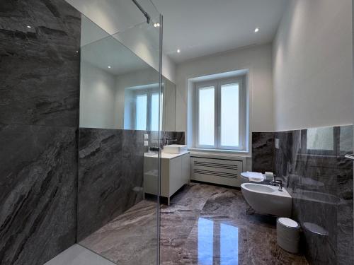 Cool and Big Central Apartment Duomo - White photo 4