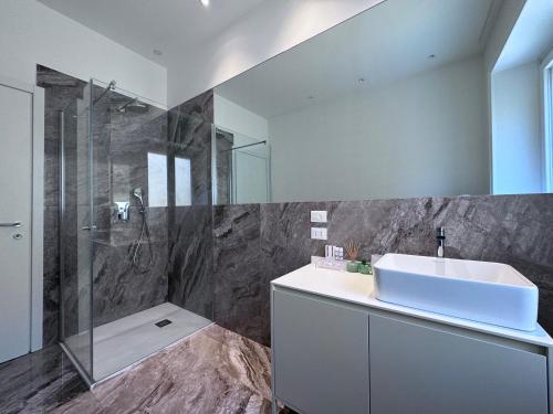 Cool and Big Central Apartment Duomo - White photo 9