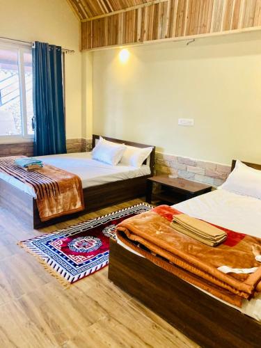 Ένα ή περισσότερα κρεβάτια σε δωμάτιο στο DR Homestay