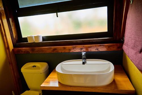 Ένα μπάνιο στο Shamba Lodge Cabin A