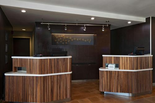 El lobby o recepción de Courtyard by Marriott Laredo