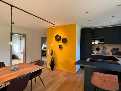 Gallery image of Stay Nice Apartments Dorfen Nähe München Jacuzzi Grillkota 75 Zoll TV in Dorfen