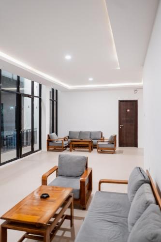 a living room with couches and a table at De Luna Guest House in Kuripan