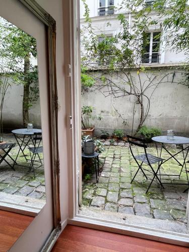 Chic neighborhood charming courtyard studio 7th