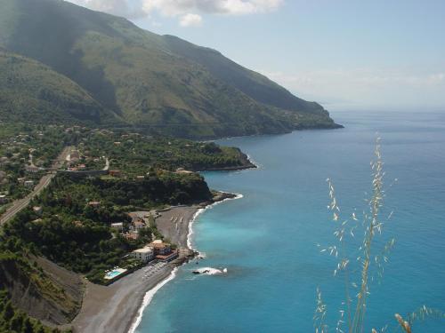 an aerial view of a beach and the ocean at Hotel Gabbiano in Maratea
