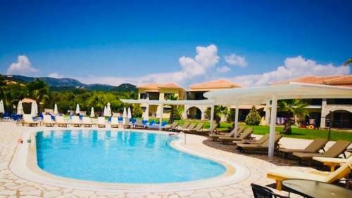 Bazén v ubytování Perdika Resort nebo v jeho okolí