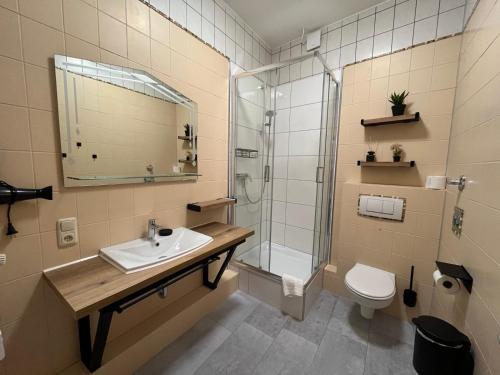 Bilik mandi di Sonnenschein-Apartment