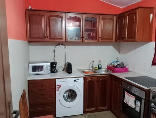 Kuchyň nebo kuchyňský kout v ubytování ApartamentoT1 Ponta do Sol