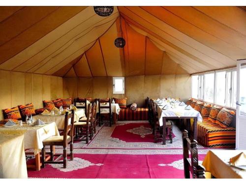Ein Sitzbereich in der Unterkunft Amazing Luxury Camp