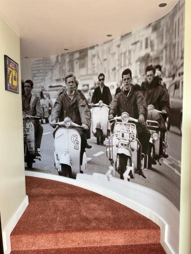 Επισκέπτες που μένουν στο The Retro Retreat with free parking