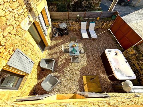 PETIT PARADIS DE BARAN Romantic stone cottage with hot tub near Sarlat