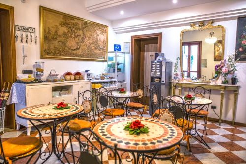 a room with tables and chairs in a kitchen at Art&Coffee in Verona