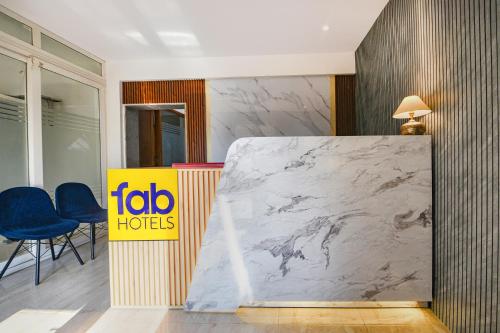 Posezení v ubytování FabHotel AR Suites