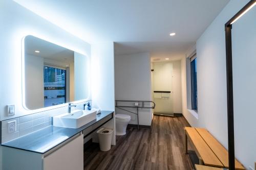Koupelna v ubytování YOTELPAD Miami