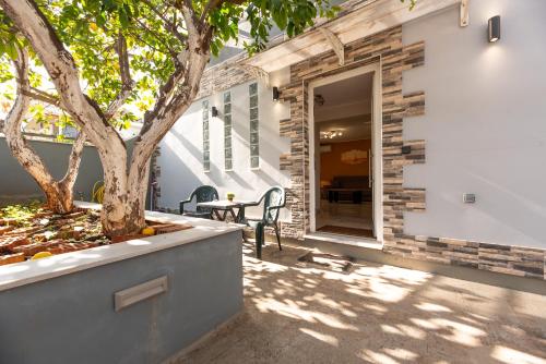 Litsa Galaxy Apartment Near Athens Airport