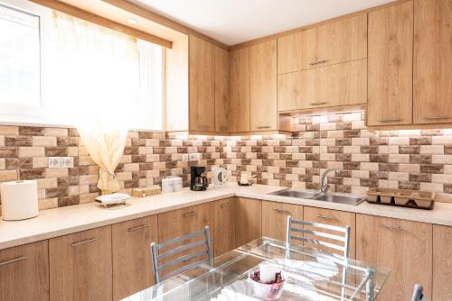 Litsa Galaxy Apartment Near Athens Airport