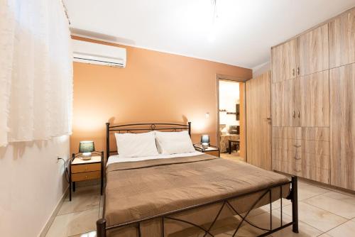 Litsa Galaxy Apartment Near Athens Airport