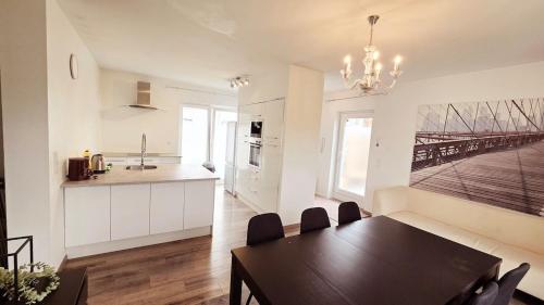 a kitchen and dining room with a dining table and a dining room at Apartment Weilerbach in Weilerbach