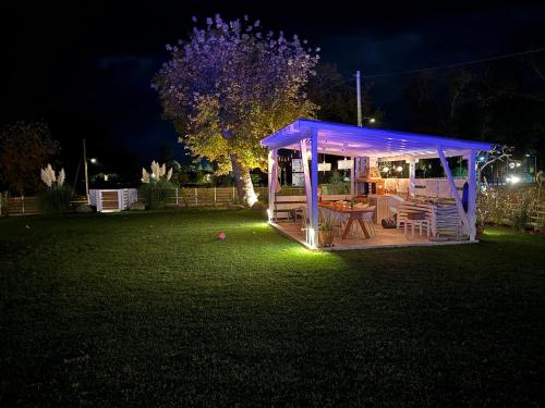 Κήπος έξω από το Garden Residence