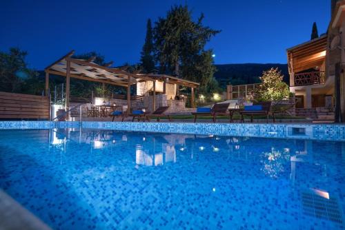 Πισίνα στο ή κοντά στο Villa Clairy 3-Bedroom Villa with Private Pool