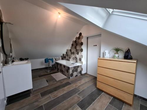 Photo de la galerie de l'établissement Suite parentale entre parc et plage, à Saint-Nazaire