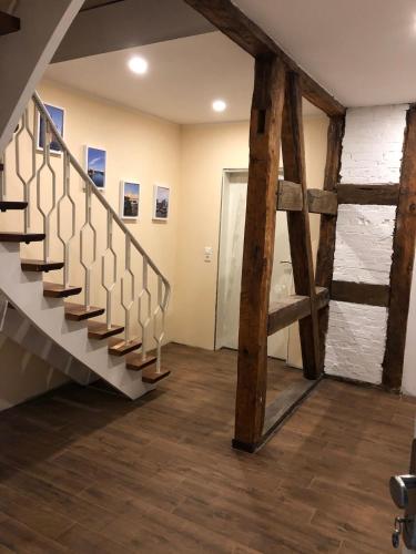 a staircase in a room with wooden beams at Elbblick Schnackenburg in Schnackenburg
