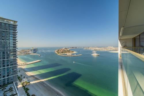 Grand Bleu 02 - LIMITED OFFER! Stunning 2BR Waterfront for 5