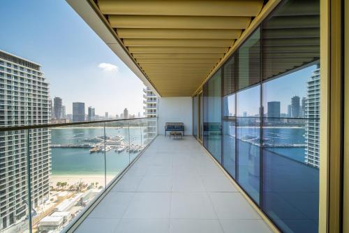Grand Bleu 02 - LIMITED OFFER! Stylish Waterfront Bliss 2BR for 5