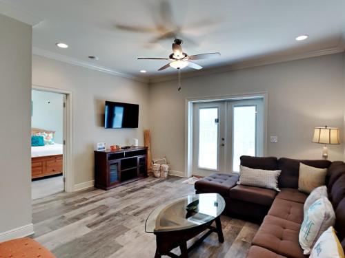 Телевизор и/или развлекательный центр в Banana Bay Townhome #13909