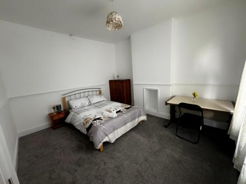a bedroom with a bed and a desk at Double-Bedroom in the Heart of Salford Manchester Perfect for Short Stays GCSW6 in Manchester