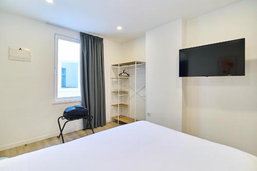 TV a/nebo společenská místnost v ubytování Hotel Gran Vía by gaiarooms