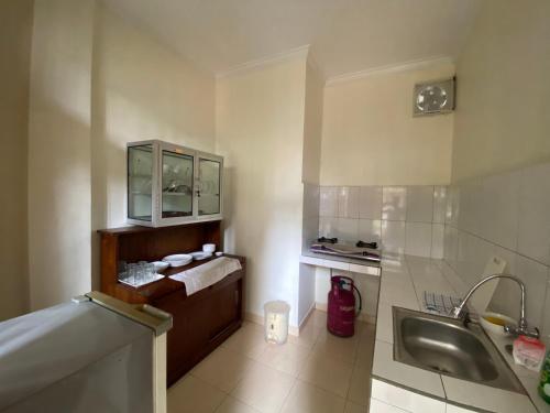 Kuchyň nebo kuchyňský kout v ubytování Brata Inn Ubud