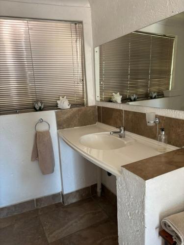 Ένα μπάνιο στο Katima Mountain View Lodge