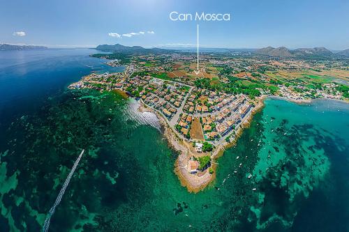 Villa Can Mosca, garden and swimming pool close to beach