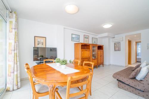 A television and/or entertainment centre at Apart-rent Apartment Port Salins 0163