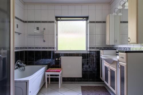 Η κουζίνα ή μικρή κουζίνα στο Big sea-loving house close to the beach