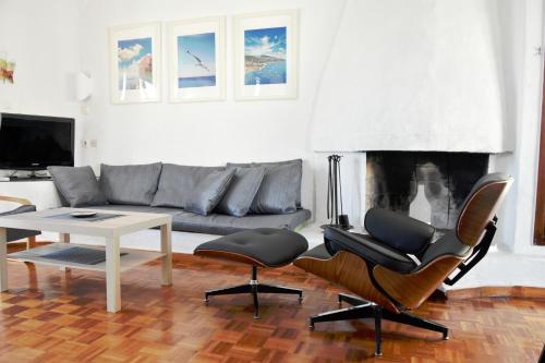 Modern Apartment with Stunning Piraeus Views