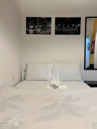 Postel nebo postele na pokoji v ubytování Sunset Studio