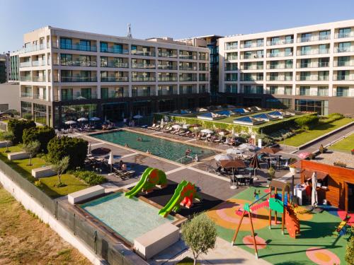 a large hotel with a pool and a water park at Vila Gale Coimbra in Coimbra