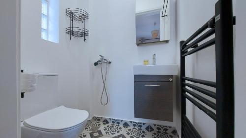 A modern renovated maisonette Nikaia