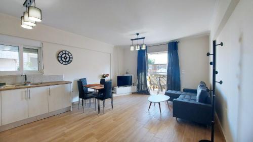 A modern renovated maisonette Nikaia