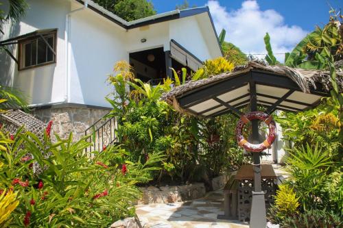 a house with a garden and a walkway at Nid'Aigle Lodge in Anse Possession