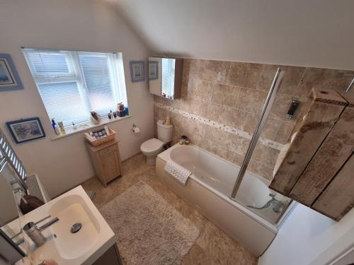 Ένα μπάνιο στο By the sea, home from home sleeps 6