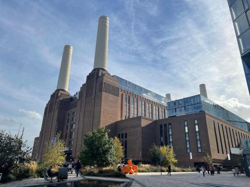 a large brick building with two large smoke stacks at 1 bedroom modern en-suite apartment Nine Elms in London