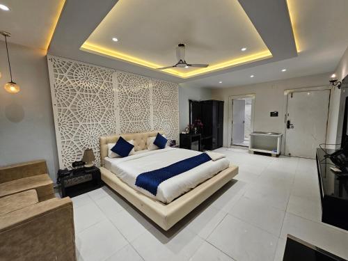 Ένα ή περισσότερα κρεβάτια σε δωμάτιο στο Hotel MK Vivanta