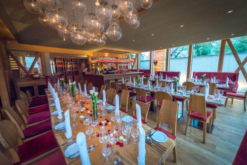 a dining room with a long table and chairs at Hotel Schindlerhof in Nürnberg