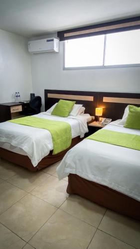 Ένα ή περισσότερα κρεβάτια σε δωμάτιο στο Hotel MC Suites - Confort cerca del Aeropuerto