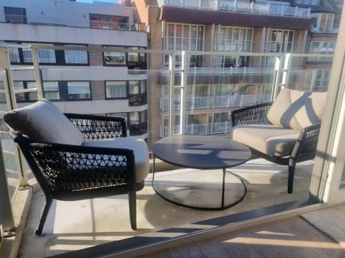 Μπαλκόνι ή βεράντα στο Bright apartment with sunny terrace and parking