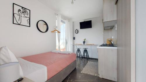 A bright and relaxing penthouse on the 5th floor